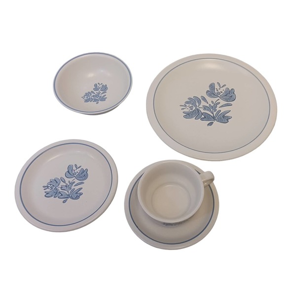 Pfaltzgraff Yorktowne Stoneware Dinner Set - Picture 3 of 8